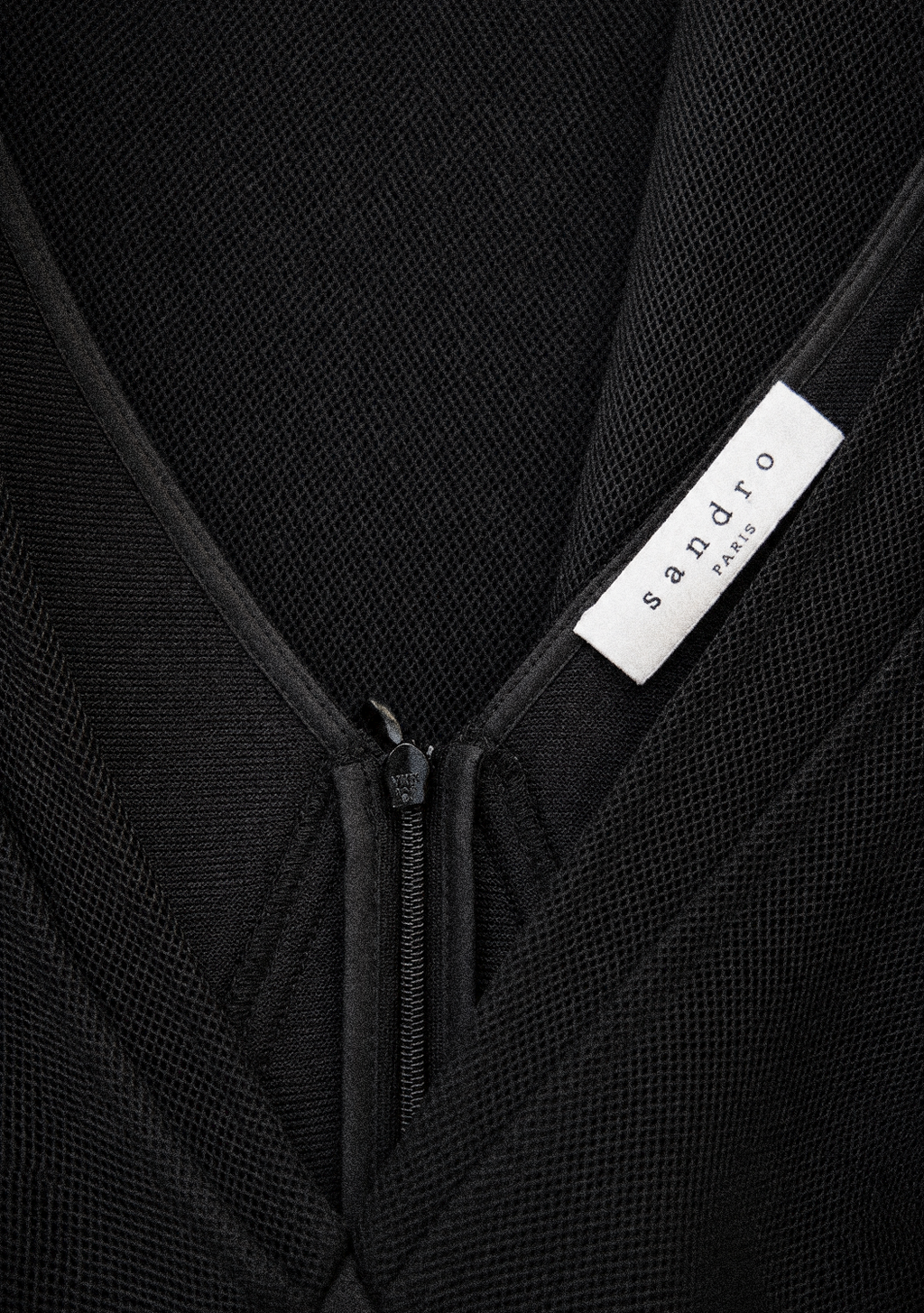 A24 – Robe noire Sandro coupe patineuse à décolleté croisé – Taille M – Seconde main