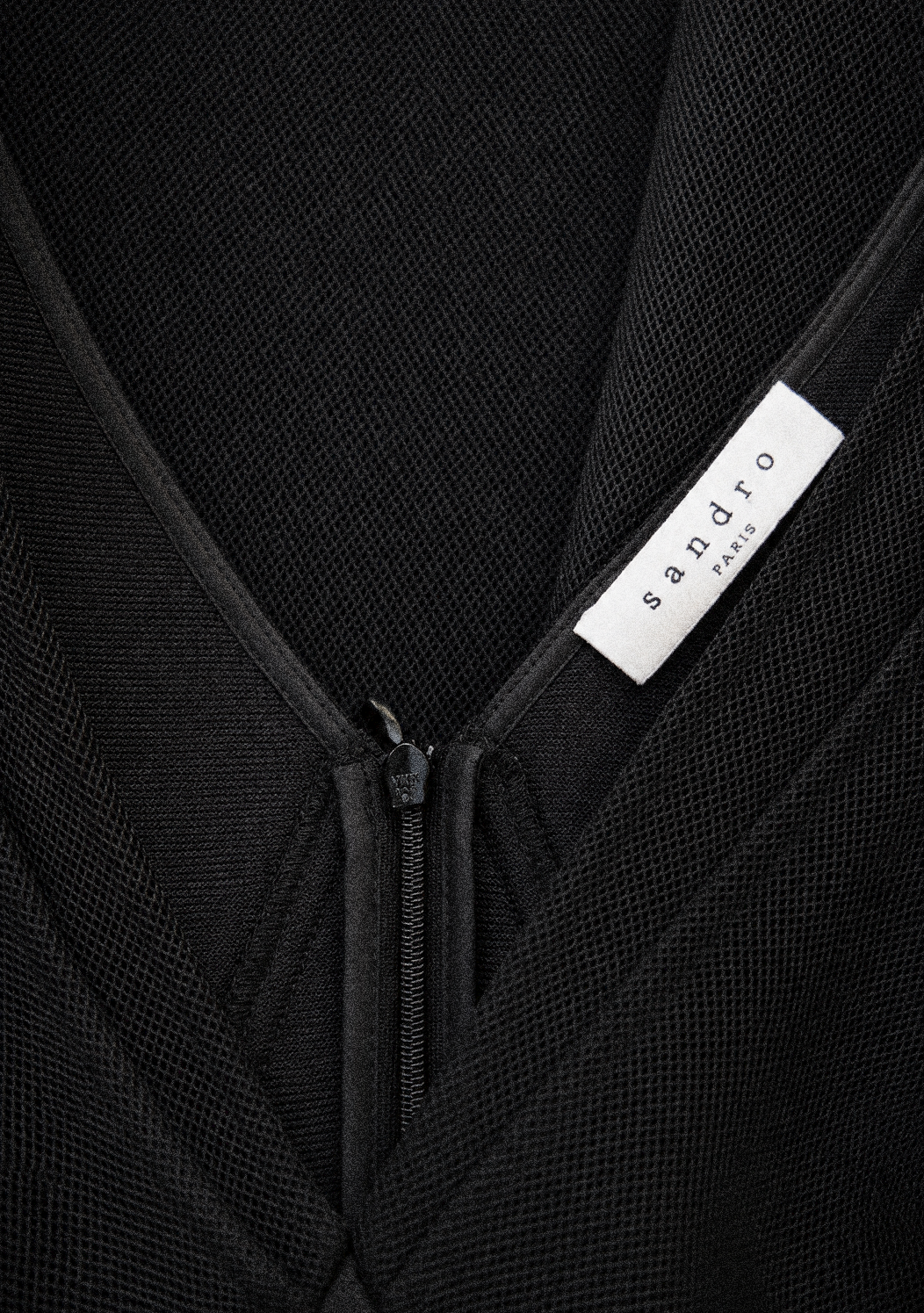 A24 – Robe noire Sandro coupe patineuse à décolleté croisé – Taille M – Seconde main