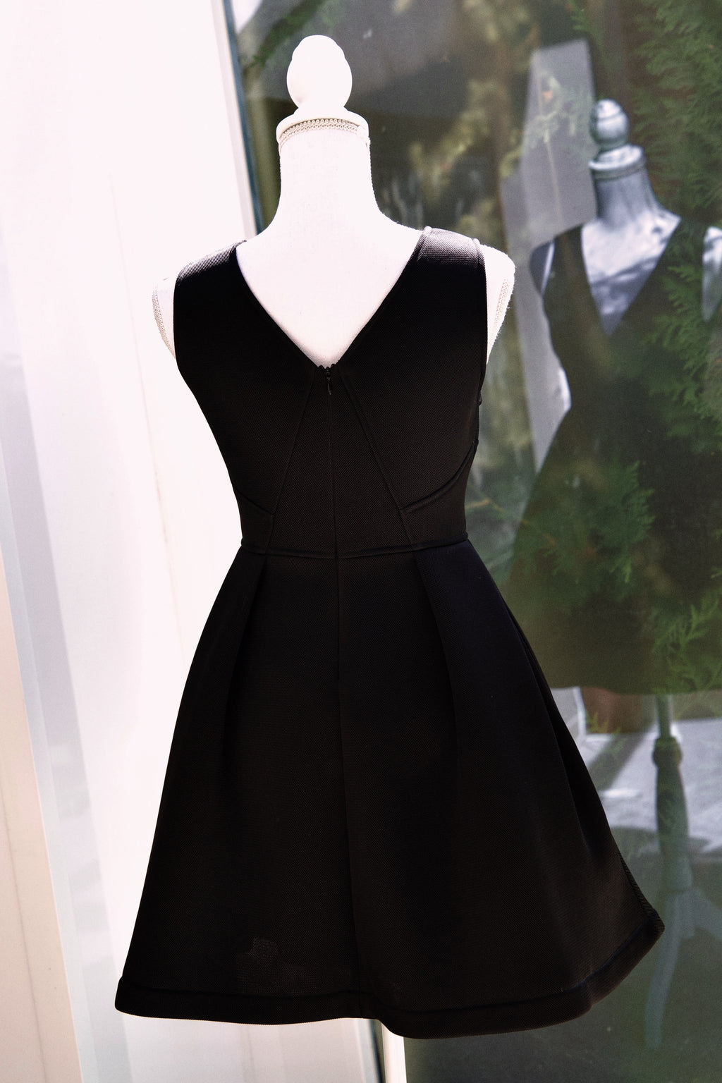 A24 – Robe noire Sandro coupe patineuse à décolleté croisé – Taille M – Seconde main