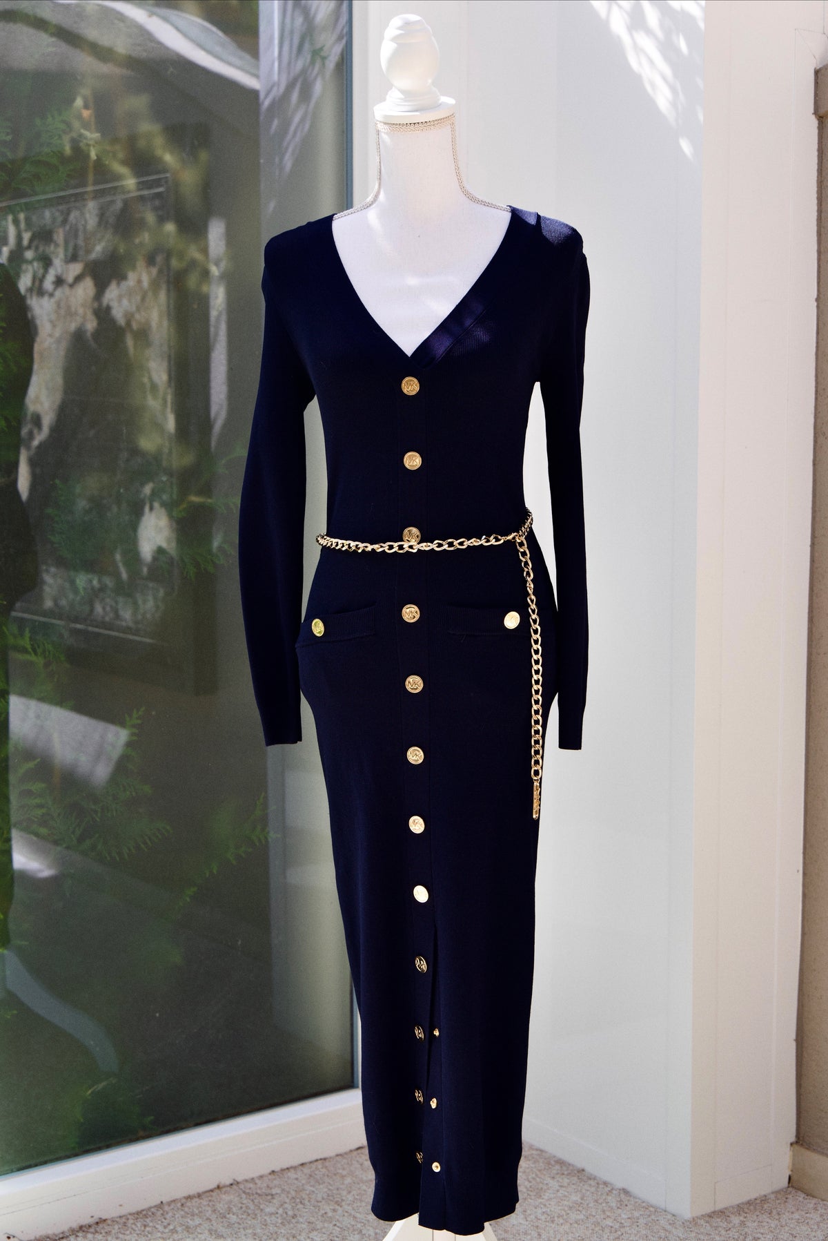 A03 – Robe midi Michael Kors bleu marine à boutons dorés – Taille XS – Seconde main