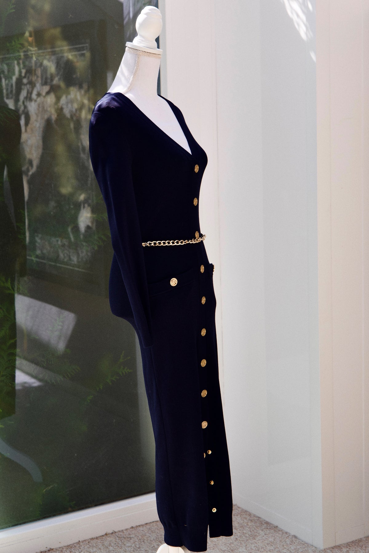 A03 – Robe midi Michael Kors bleu marine à boutons dorés – Taille XS – Seconde main
