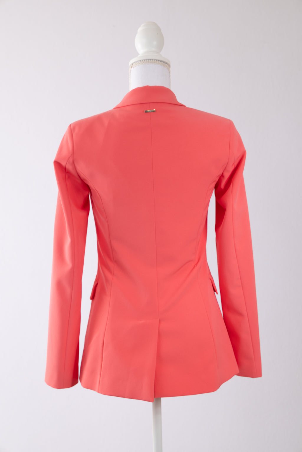 A02 – Blazer Liu Jo rose corail ajusté – Taille 34 FR – Seconde main