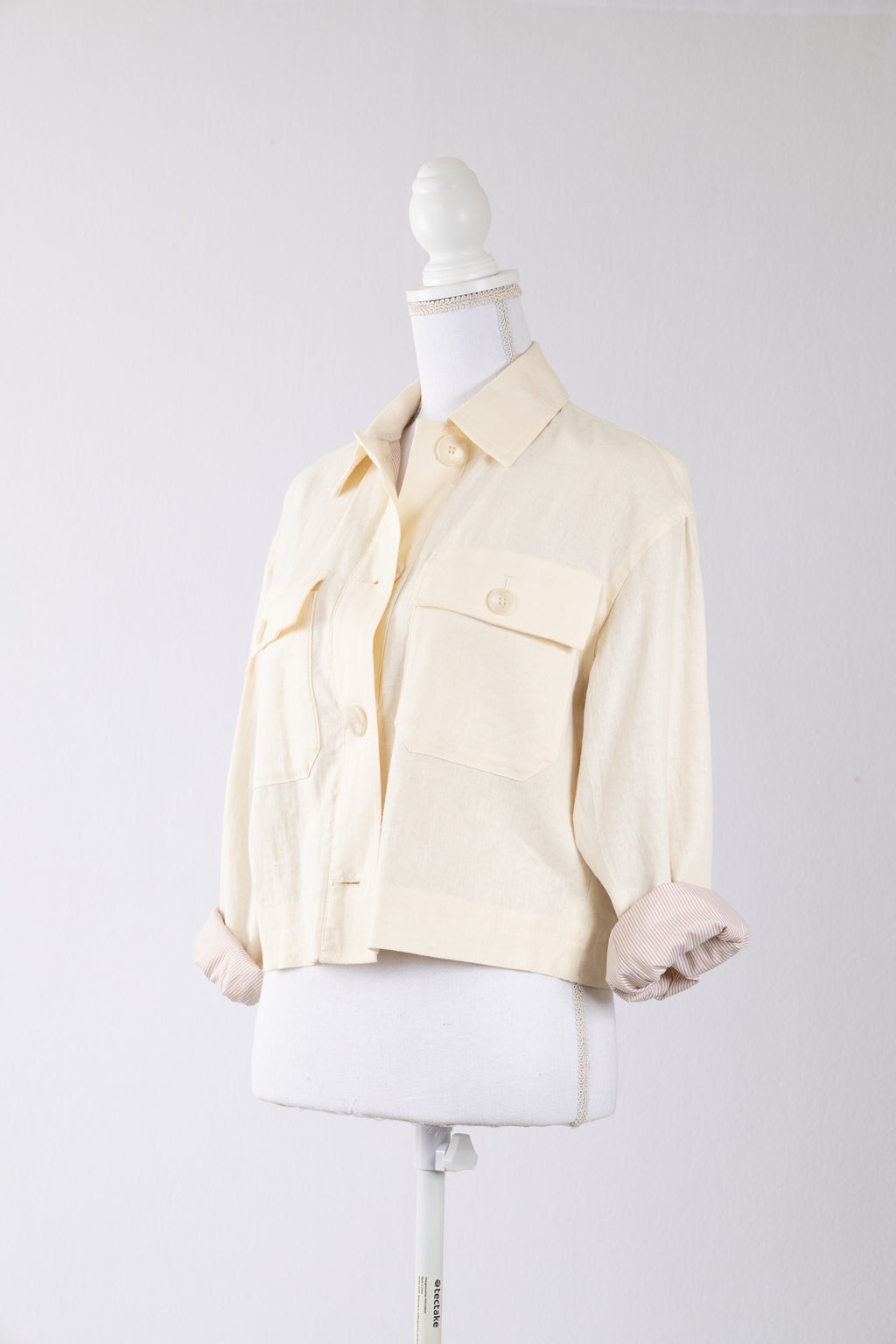 A20 – Veste courte Zara écrue à poches plaquées – Taille XS – Seconde main