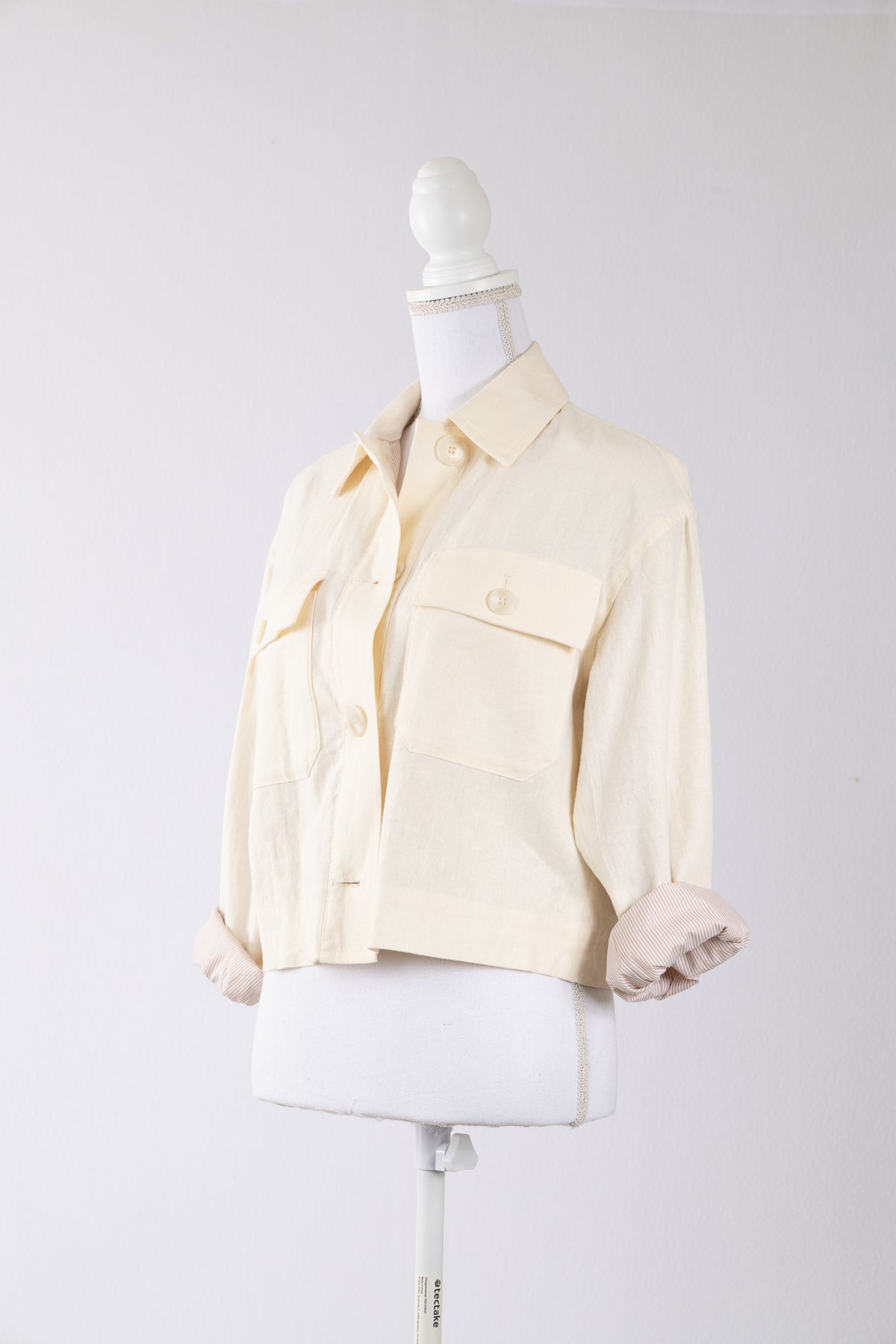 A20 – Veste courte Zara écrue à poches plaquées – Taille XS – Seconde main