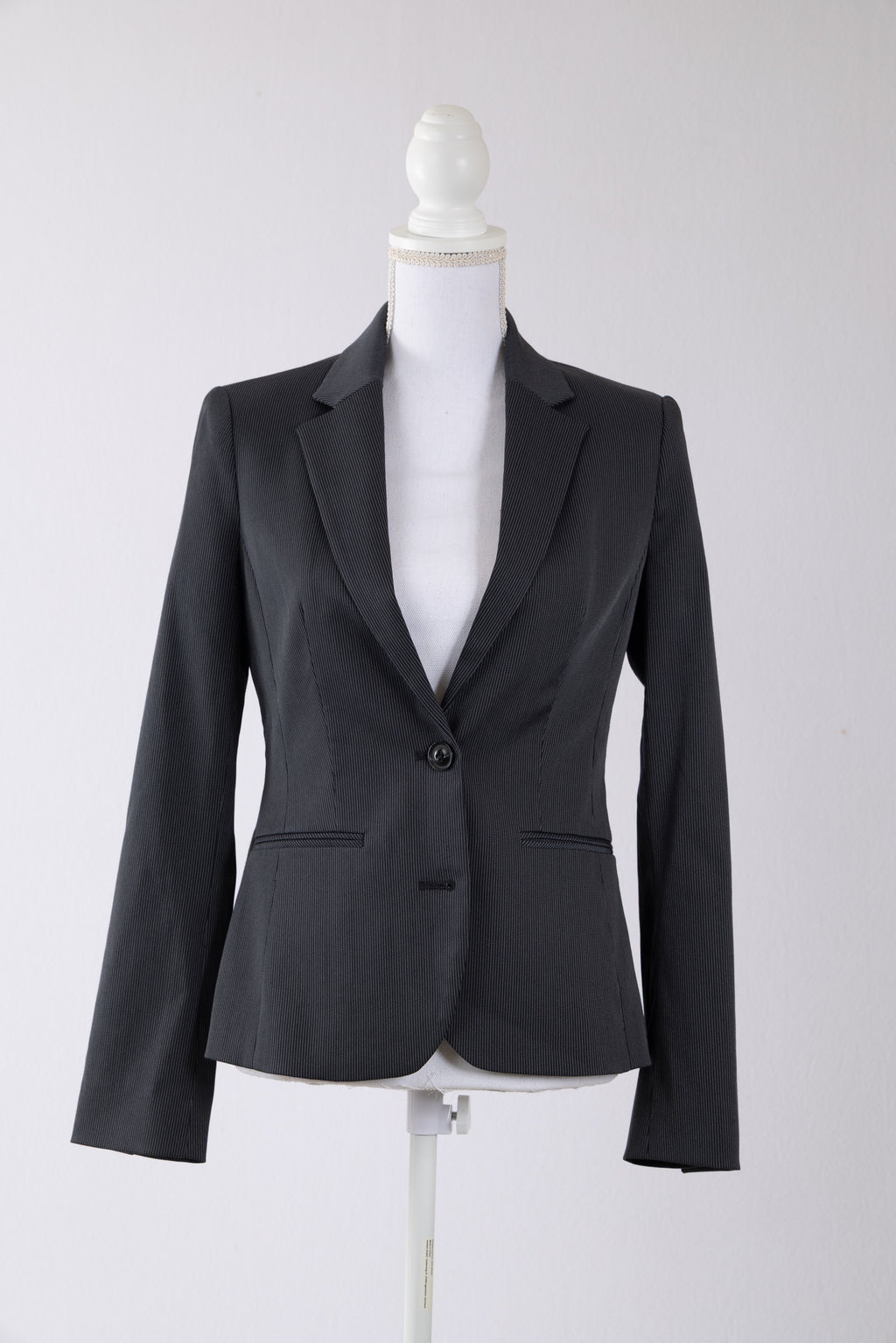 A01 – Blazer ajusté Mango noir – Taille S / 36 – Seconde main