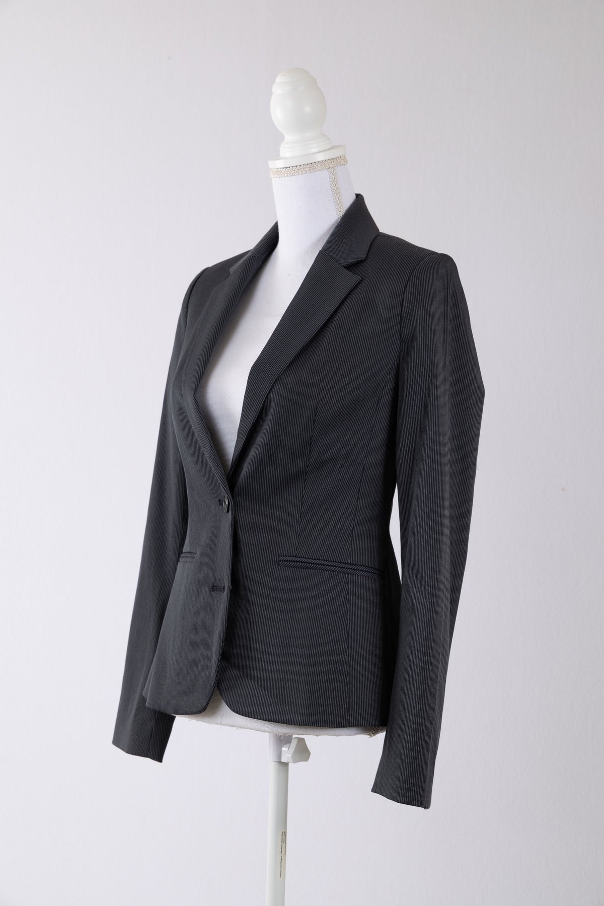 A01 – Blazer ajusté Mango noir – Taille S / 36 – Seconde main