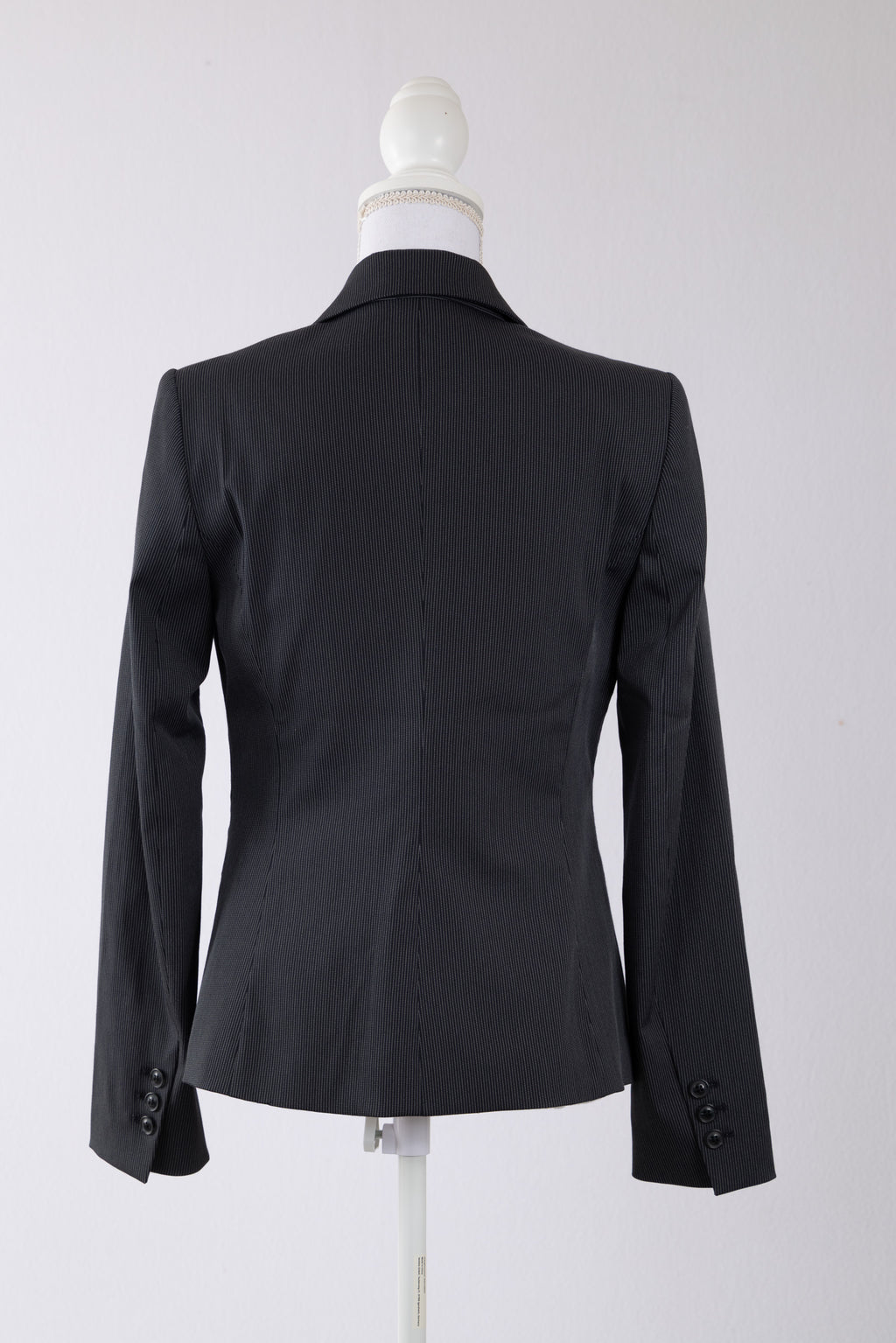 A01 – Blazer ajusté Mango noir – Taille S / 36 – Seconde main