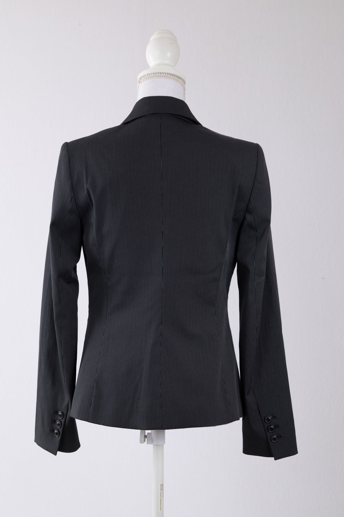 A01 – Blazer ajusté Mango noir – Taille S / 36 – Seconde main