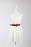A16 – Robe blanche en broderie anglaise avec ceinture camel – Taille S – Seconde main
