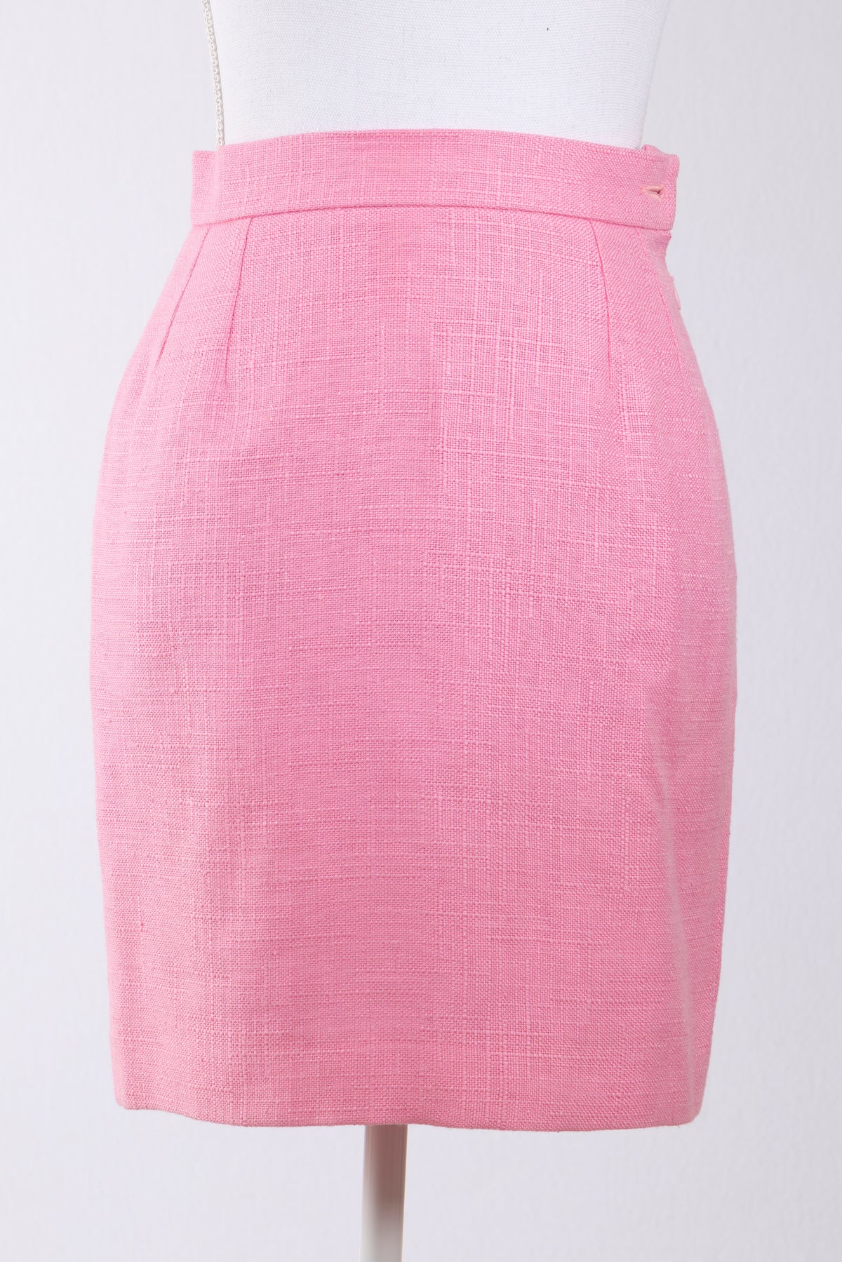 A51 – Jupe courte Yves Saint Laurent rose taille haute – Taille FR 36 – Seconde main