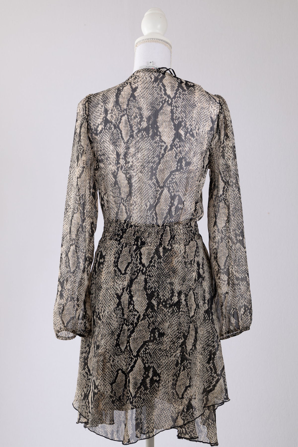 A45 – Robe courte Morgan imprimé python portefeuille – Taille FR 36 – Neuve avec étiquette