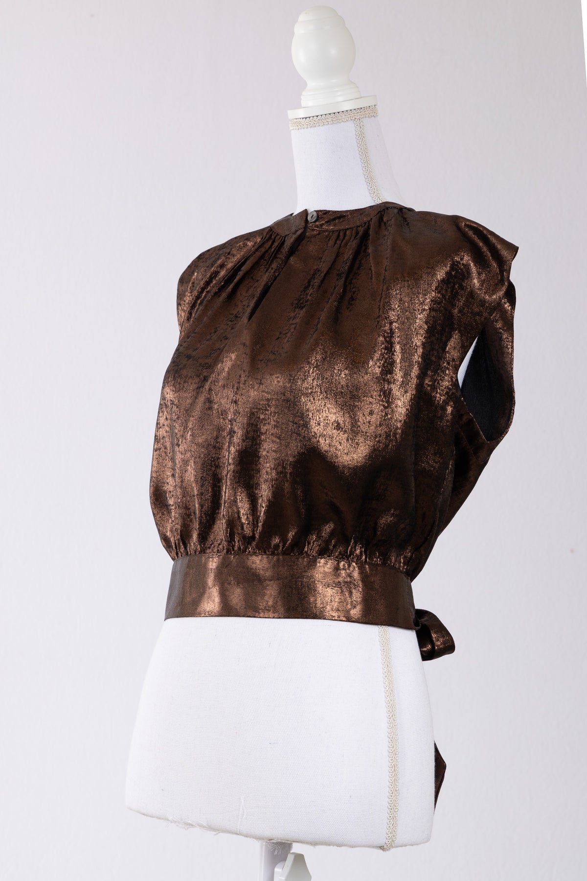 A23 – Top Choklate Paris métallisé bronze à dos ouvert – Taille M/L – Neuf avec étiquette