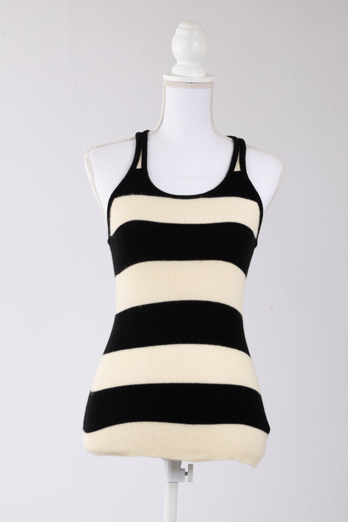 A15 – Débardeur Ralph Lauren Collection 100 % cachemire rayé noir et crème – Taille M – Seconde main