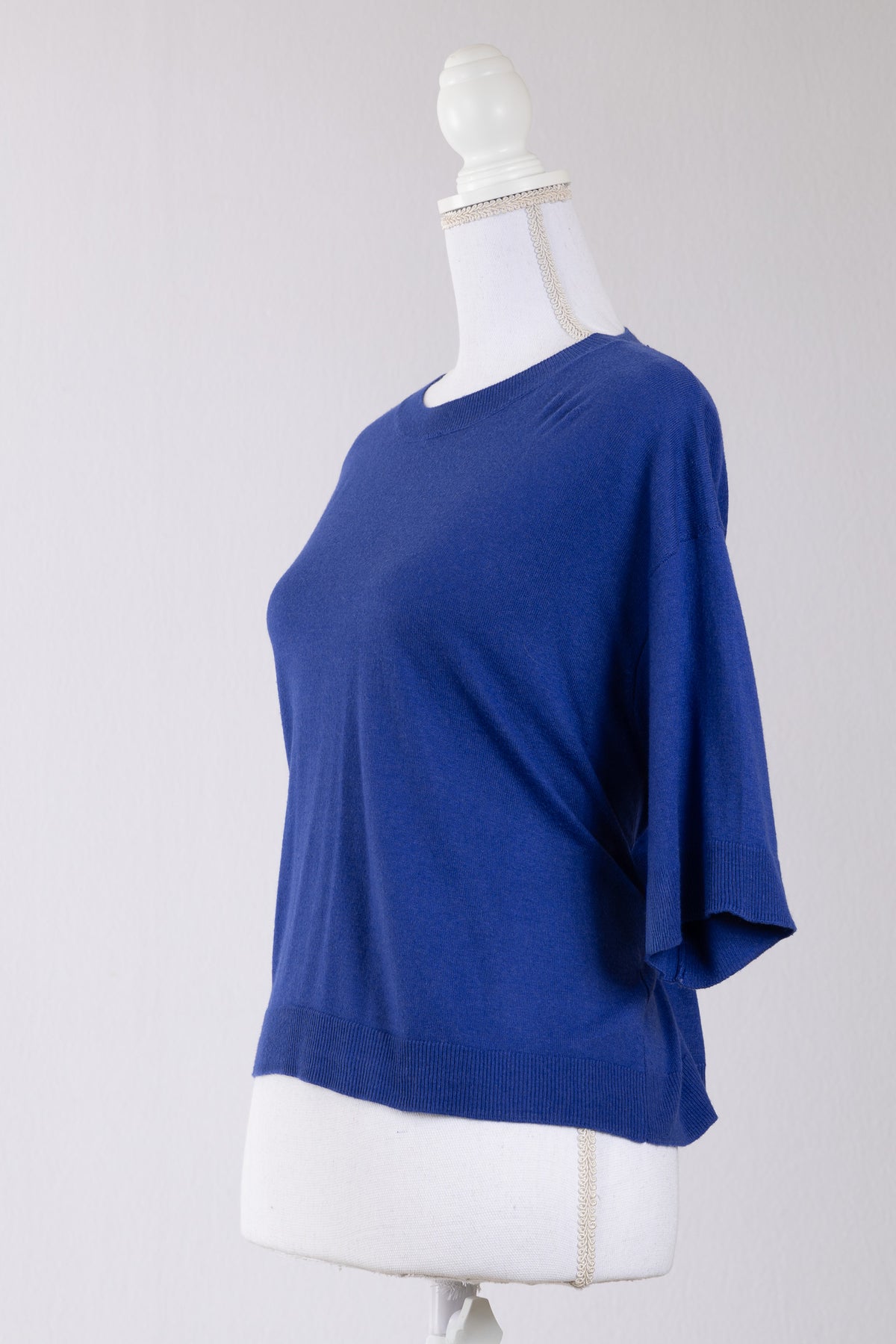 A34 – Pull Mango bleu électrique à manches courtes – Taille M – Seconde main