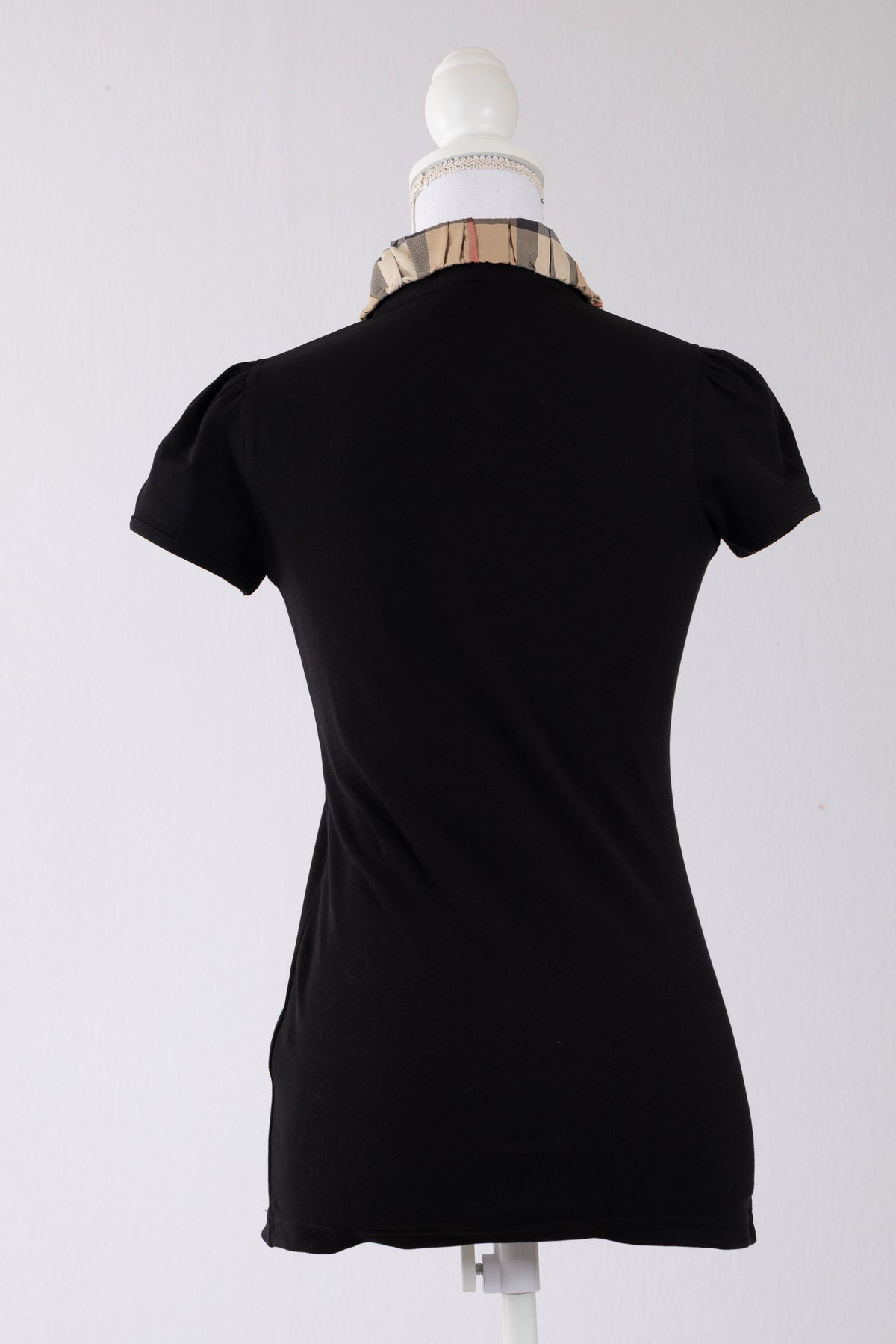 A19 – Polo Burberry noir à col Check – Taille XS – Seconde main
