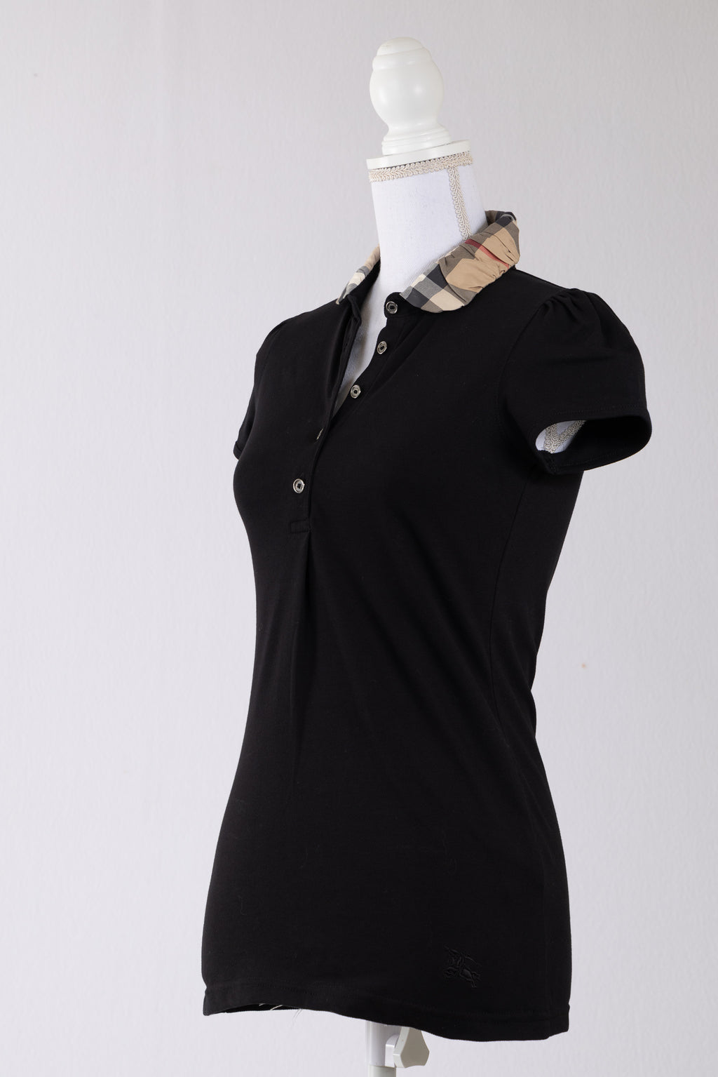 A19 – Polo Burberry noir à col Check – Taille XS – Seconde main