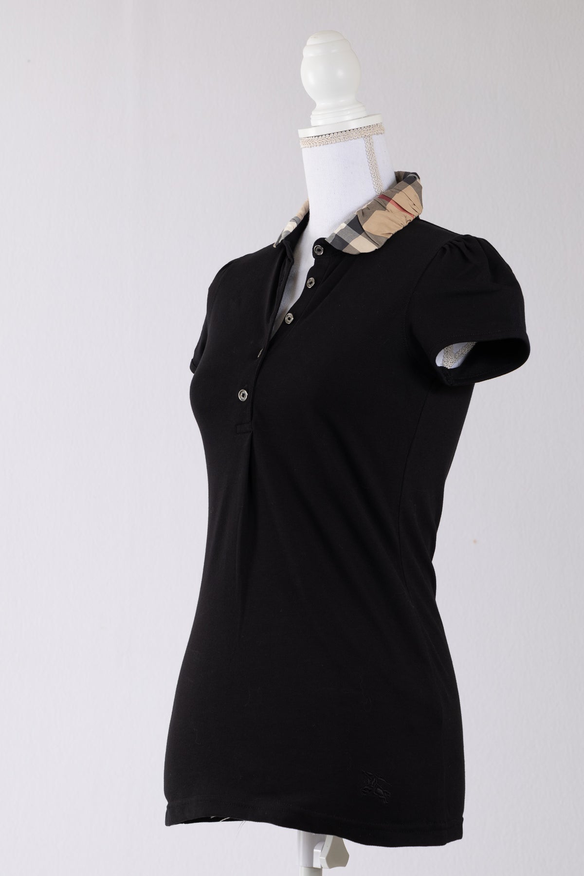 A19 – Polo Burberry noir à col Check – Taille XS – Seconde main
