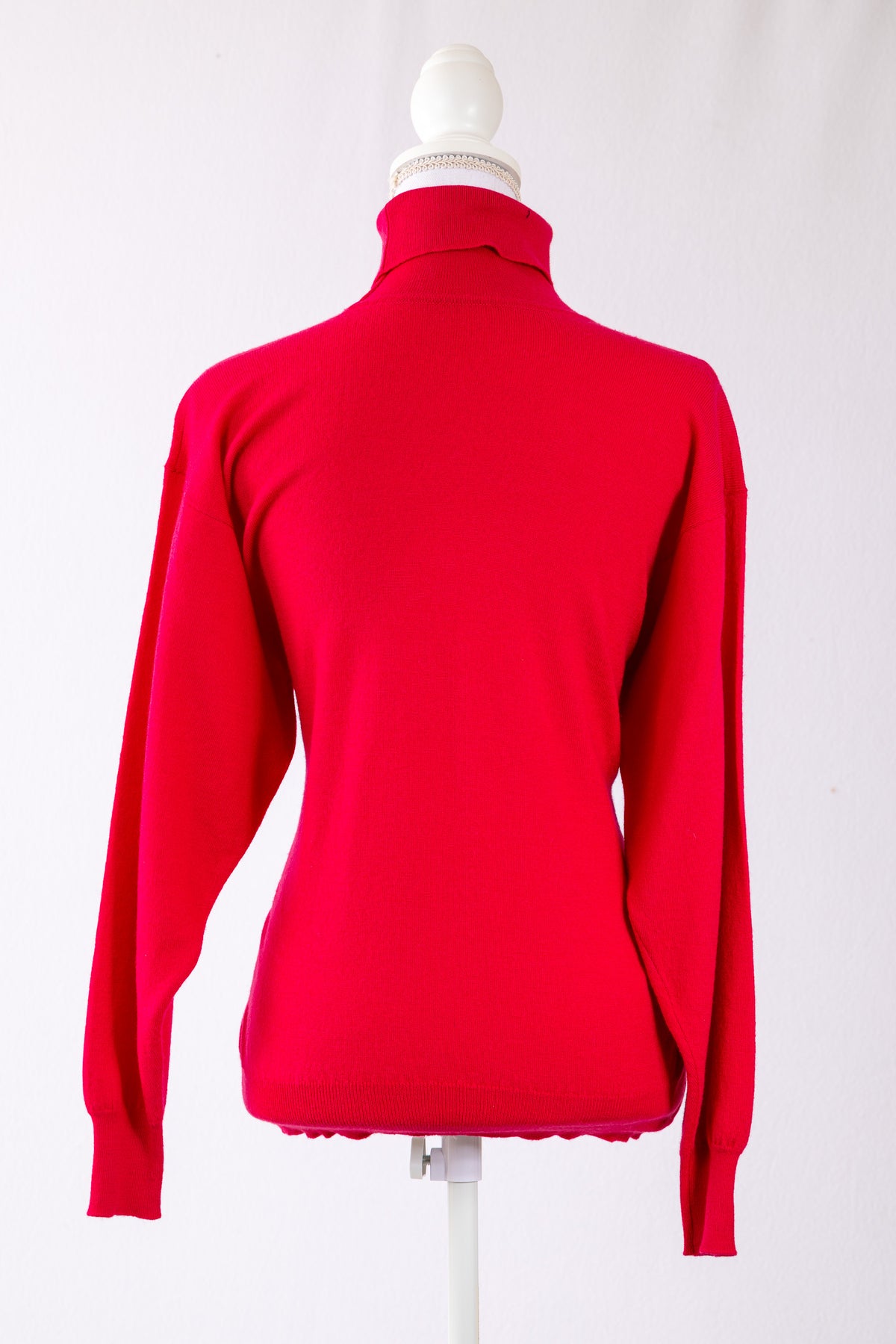 A10 – Pull col roulé rose fuchsia – Taille M – Seconde main