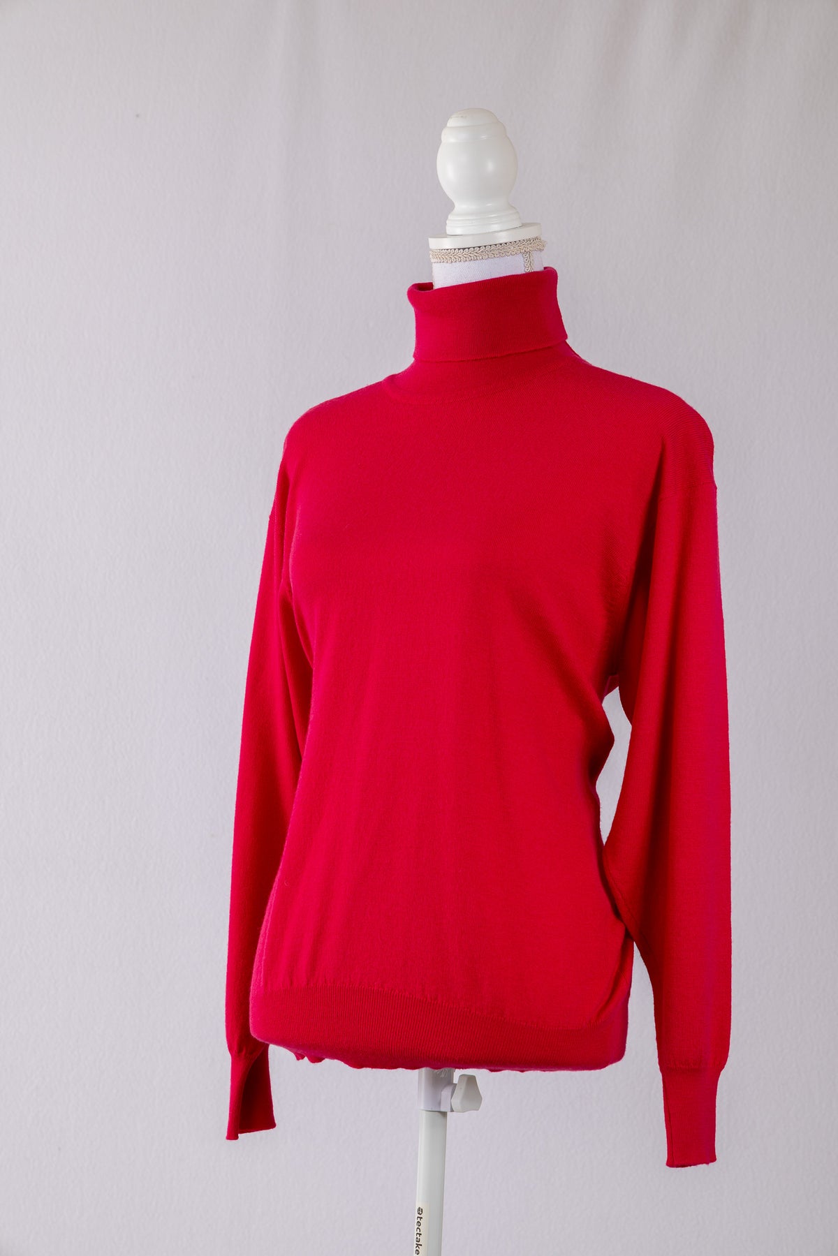 A10 – Pull col roulé rose fuchsia – Taille M – Seconde main