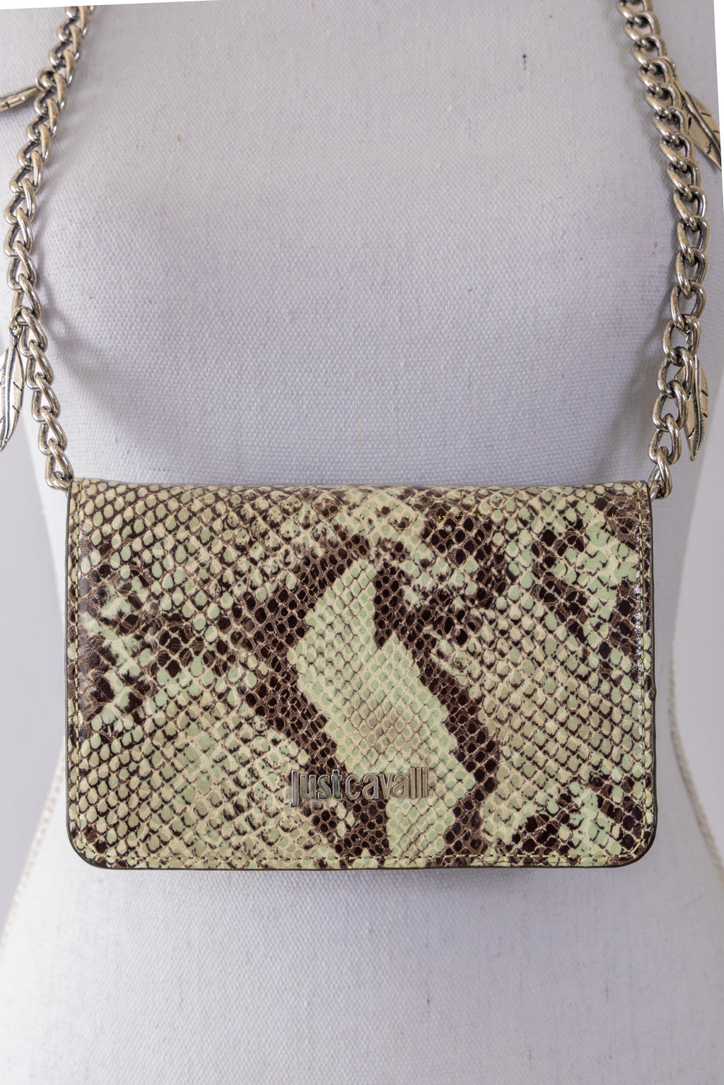 A40 – Sac bandoulière Just Cavalli imprimé python noir et gris à chaîne métal – Seconde main