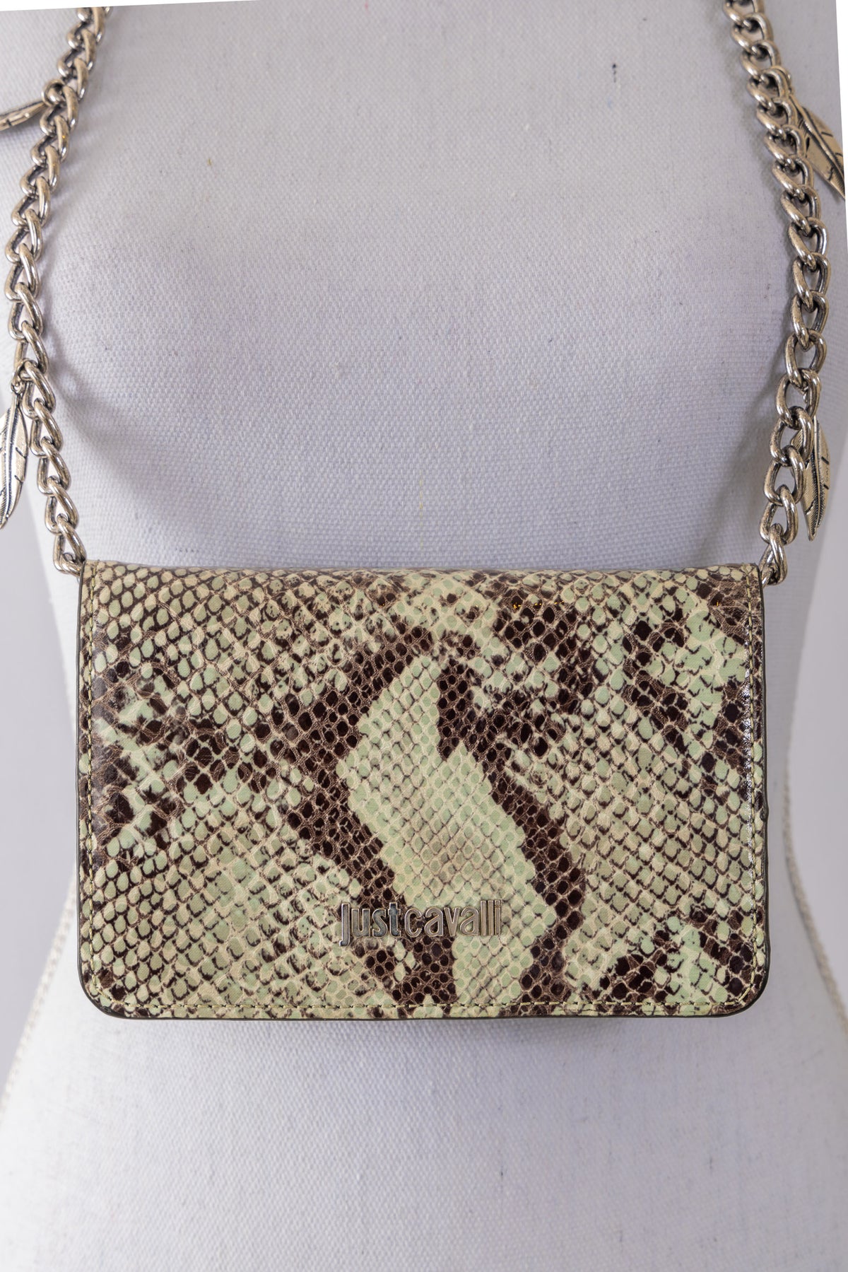 A40 – Sac bandoulière Just Cavalli imprimé python noir et gris à chaîne métal – Seconde main