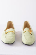 A39 – Mocassins italiens vert sauge effet daim à mors doré – Taille 37 – Seconde main