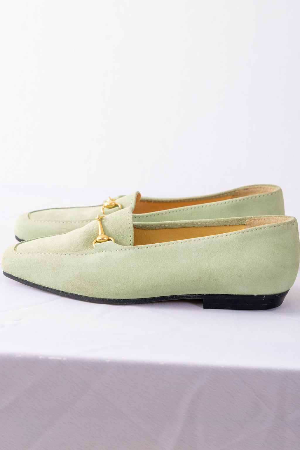 A39 – Mocassins italiens vert sauge effet daim à mors doré – Taille 37 – Seconde main