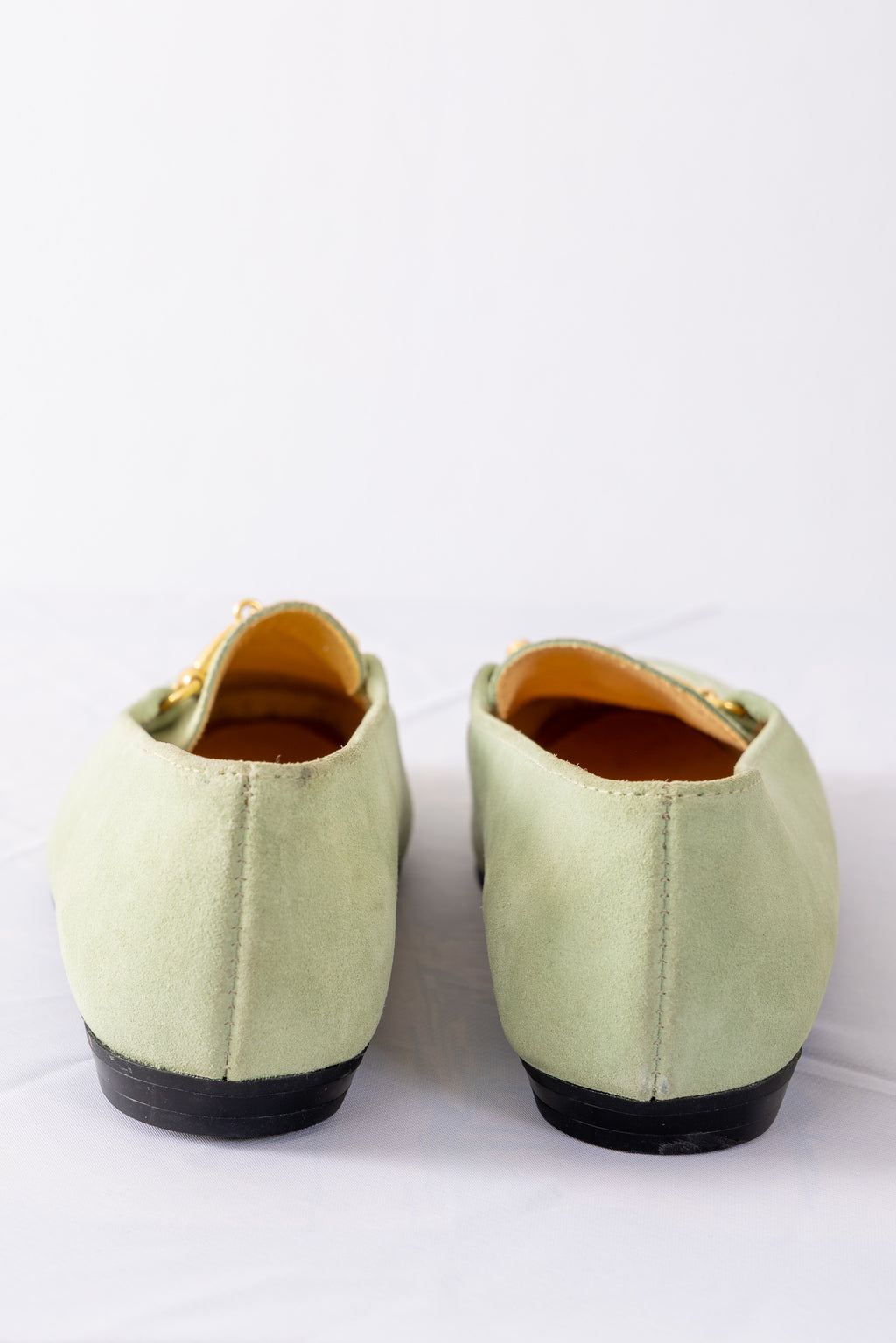 A39 – Mocassins italiens vert sauge effet daim à mors doré – Taille 37 – Seconde main